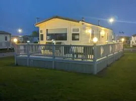 L25 L&g Caravan hire 6 berth millfields family only and lead person must be over 30 MAX 4 ADULTS
