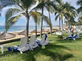 Apartamento familiar frente al mar Ixtapa Iguana، فندق في اكستابا