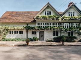 Wisteria House, cottage in Marlow