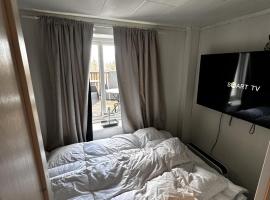 KB Basement Apartment, apartman u gradu 'Sørvågen'