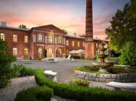 Royal Hotel Modlin、にあるワルシャワ・モドリン空港 - WMIの周辺ホテル