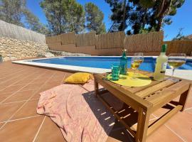 Viesnīca Villa Rústica Mediterránea con piscina privada al lado de Sitges Barselonā