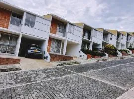 Casa descanso en Anapoima Conjunto con piscina 3 habitaciones