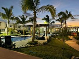 New-Promo-Family-Pool-Gated-Sleeps 10-Near Beach, hotel in Mazatlán