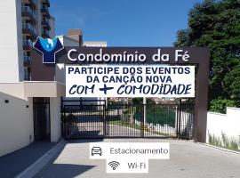 Apto com Garagem e Wi-Fi a 4 minutos da Canção Nova, Hotel in Cachoeira Paulista