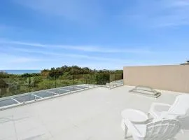 Pandanus Beach House - Direct Beach Access