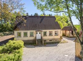 Nice Home In Tranekr With Kitchen, feriehus i Tranekær