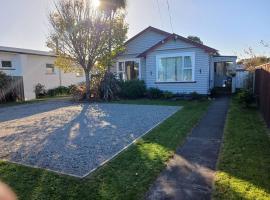 Charming House in Westport, loma-asunto kohteessa Westport