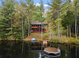 Private Lakefront! - Luxury Log House!, place to stay in Sanbornton