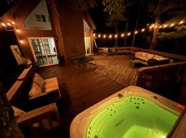 Luksusa viesnīca Luxury Family Escape HotTub Sauna Billiard Pool home pilsētā Īststrautsbērga