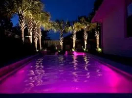 Beautiful Pet Friendly Home! Tropical Pool, Optional Golf Cart & Pool Heat, Minutes to Beach
