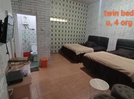 DIENG GHUZY HOUSE syariah twin bed, hotel with parking in Dieng