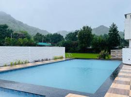 The Lalit Farms - 4 BHK Private Villa near Udaipur, villa a Udaipur