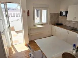 Quiet area - Terrace - Pool - Parking - Aduls only
