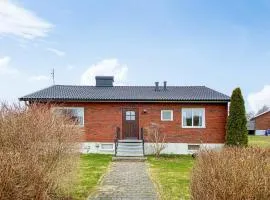 2 Bedroom Gorgeous Home In Tanumshede