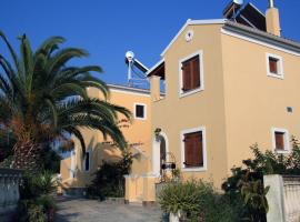 Villa Helen, Hotel in Arillas