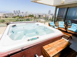 by the sea in Ashdod, hotel amb jacuzzi a Ashdod