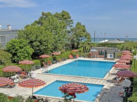 179 - Trilocale al primo piano al Residence Pineta con Piscina a 100 mt dal mare, con vista mare -SPIAGGIA INCLUSA, hotel en Marcelli