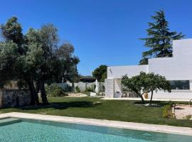 Villa Emerald con piscina, hotel a San Vito dei Normanni