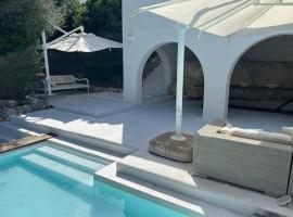 Luxury pool villa in Rosamarina, hotel a Rosa Marina