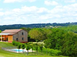 les gîtes de fred en Dordogne, Maisons avec piscines privées et chauffées, hotel dengan parking di Florimont-Gaumiers