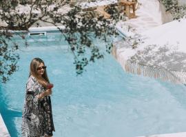 Zos Suites, hotel em Kanakis