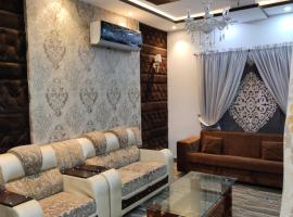 Bahria Town Lahore, cabana o cottage a Lahore