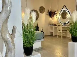 Santorini Miracles Suites, Adults Only