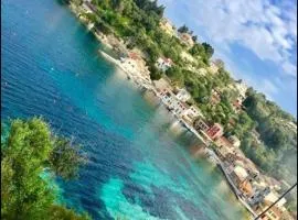 Aronis Spyros Panoramic Seaview Rooms