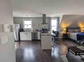 Dominion Place Studio, apartment sa Moncton