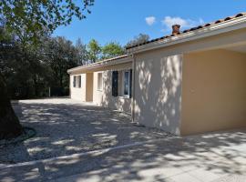 Maison proche de Royan à Meschers sur Gironde 2 chambres, hotel in Meschers-sur-Gironde