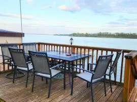 Skylight Waterfront home w/ amazing view/dock/boat