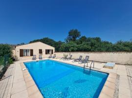 Private Villa with pool France - Villa Hirondelles, cottage di Saint-Pierre-de-Juillers