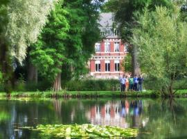 Manoir de la Peylouse โรงแรมที่มีที่จอดรถในSaint-Venant