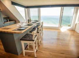Marston Penthouse, hotel with parking in Swanage
