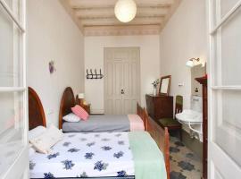 Can Glicina Sea y Family House, hotel in Calella