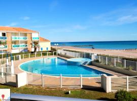 Apartment in Residence with Swimming Pool and direct beach access, hotel in Frontignan
