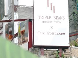 Lux Guesthouse, hotel a l'illa de Phi Phi