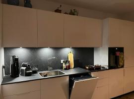 Suburbs of Reykjavík, new beautiful apartment, next door to nature, hotel v destinaci Garðabær