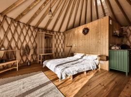 Dolina Jurt Glamping Giżycko, camping de luxe à Sulimy
