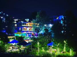Hostel 360 Degree, khách sạn gần Đền Hidimba Devi, Manāli
