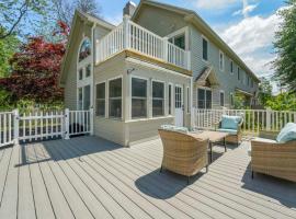 Skylight Suites by Saratoga Stays - King Ensuite, Hotel in Saratoga Springs