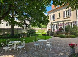Chambres d'Hôtes Côté Parc-Côté Jardin avec parking privé gratuit、ヌヴェールのホテル