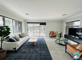 Aircabin - Denham Court - Modern - 4 Beds House, cabin in Leppington