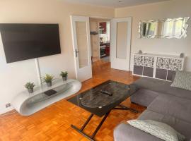 OPEN 24 7 Apartment parking 15' PARIS 3' ATHLETICA, hotel in Saint-Gratien