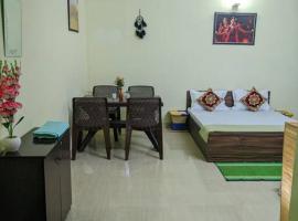 Omax Couple friendly Studio vrindavan, apartamento em Vrindāvan