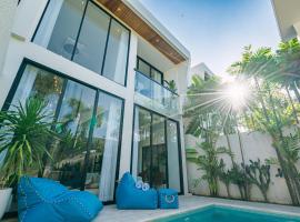Villa Surya, Luxurious 2BR private villa in Canggu quiet parts, hytte i Tumbak Bayuh
