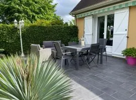 Maison verdoyante avec piscine, 5 min du Mans - FR-1-410-443