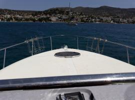Cruise By Boat at PORTO RAFTI, ubytování na lodi v destinaci Porto Rafti