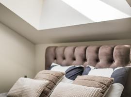 Riverra House - Two-bedroom Apartment, place to stay in Kaunas